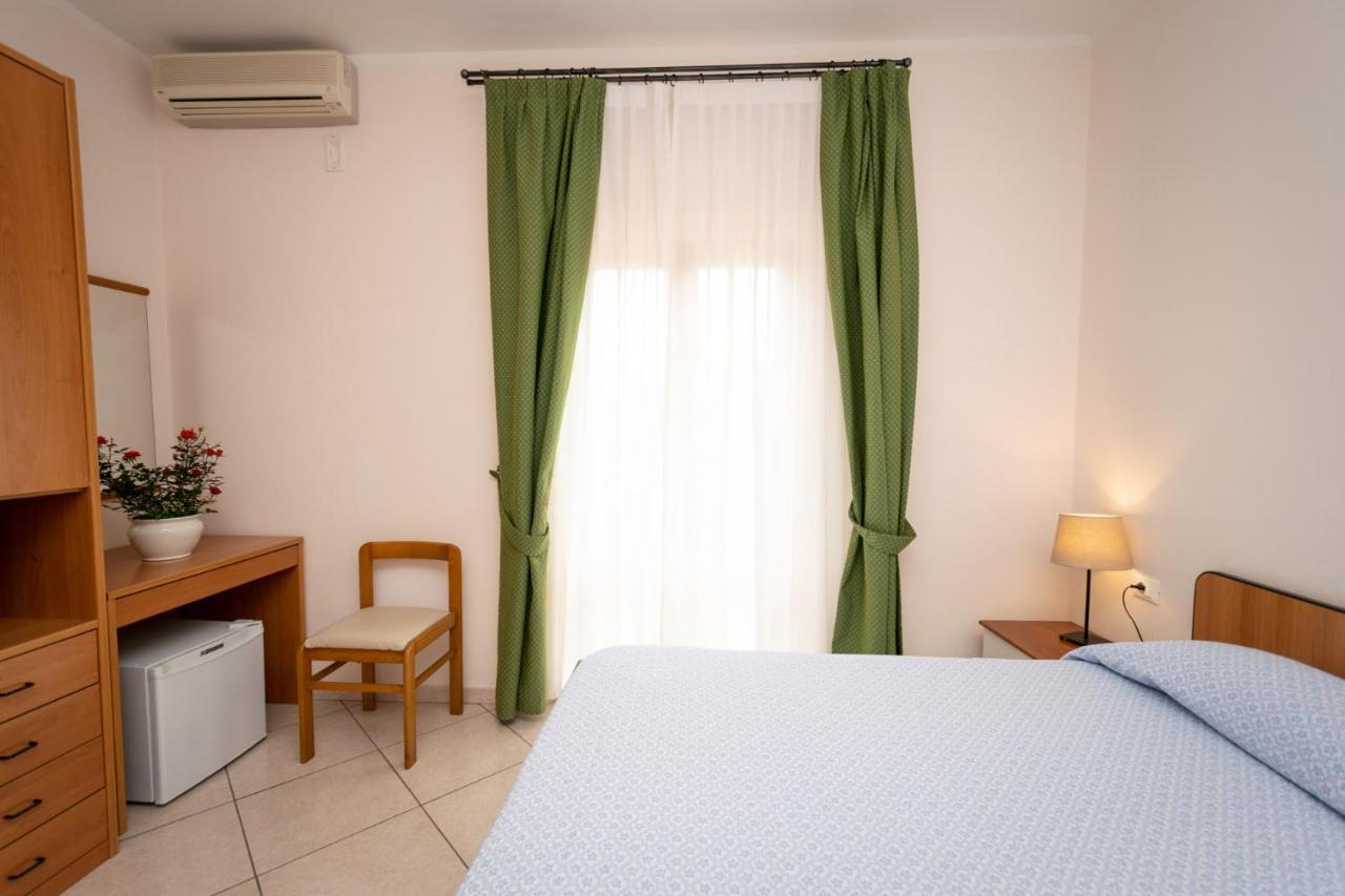 Hotel Anna Fetovaia Buitenkant foto