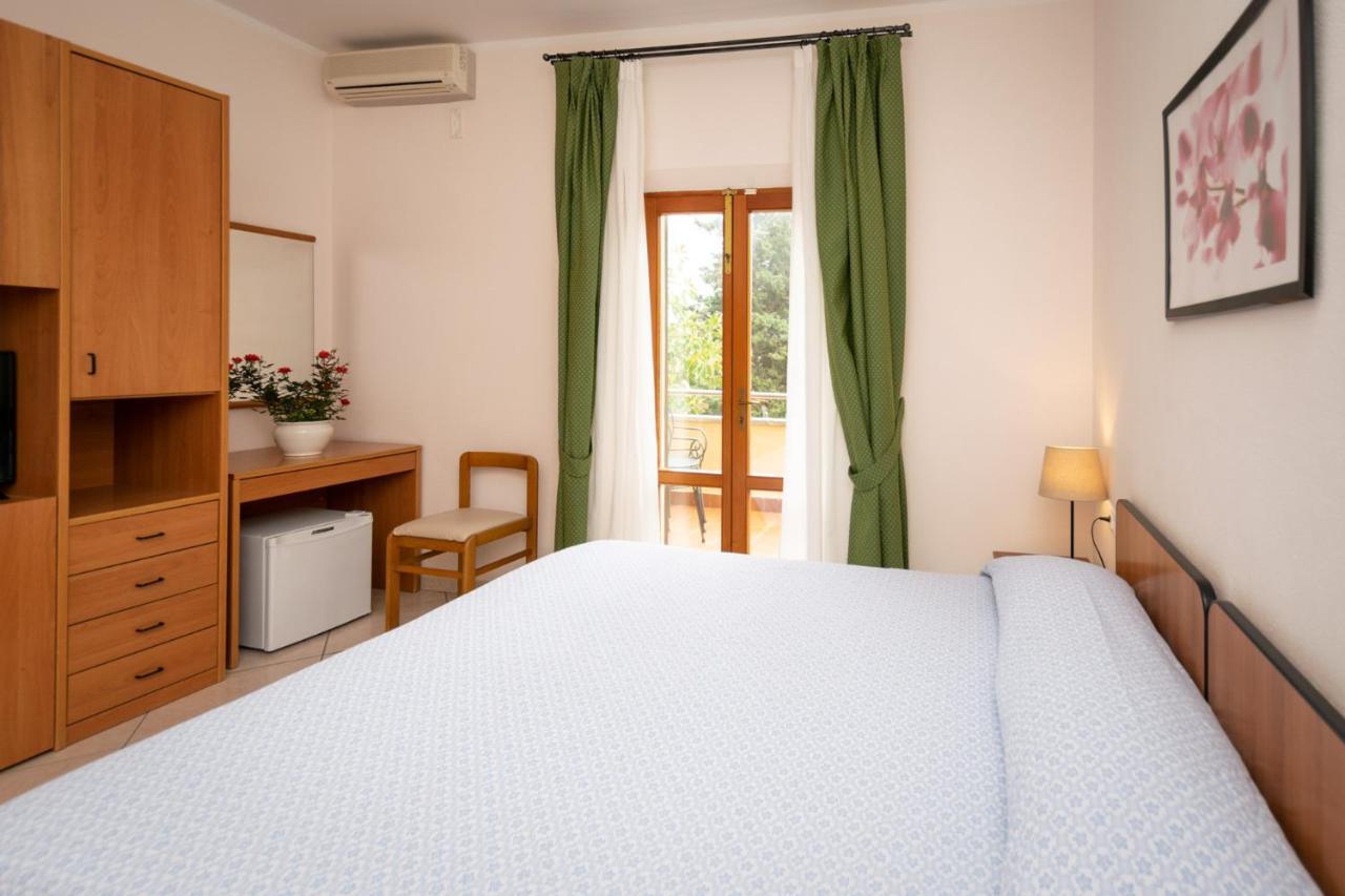 Hotel Anna Fetovaia Buitenkant foto